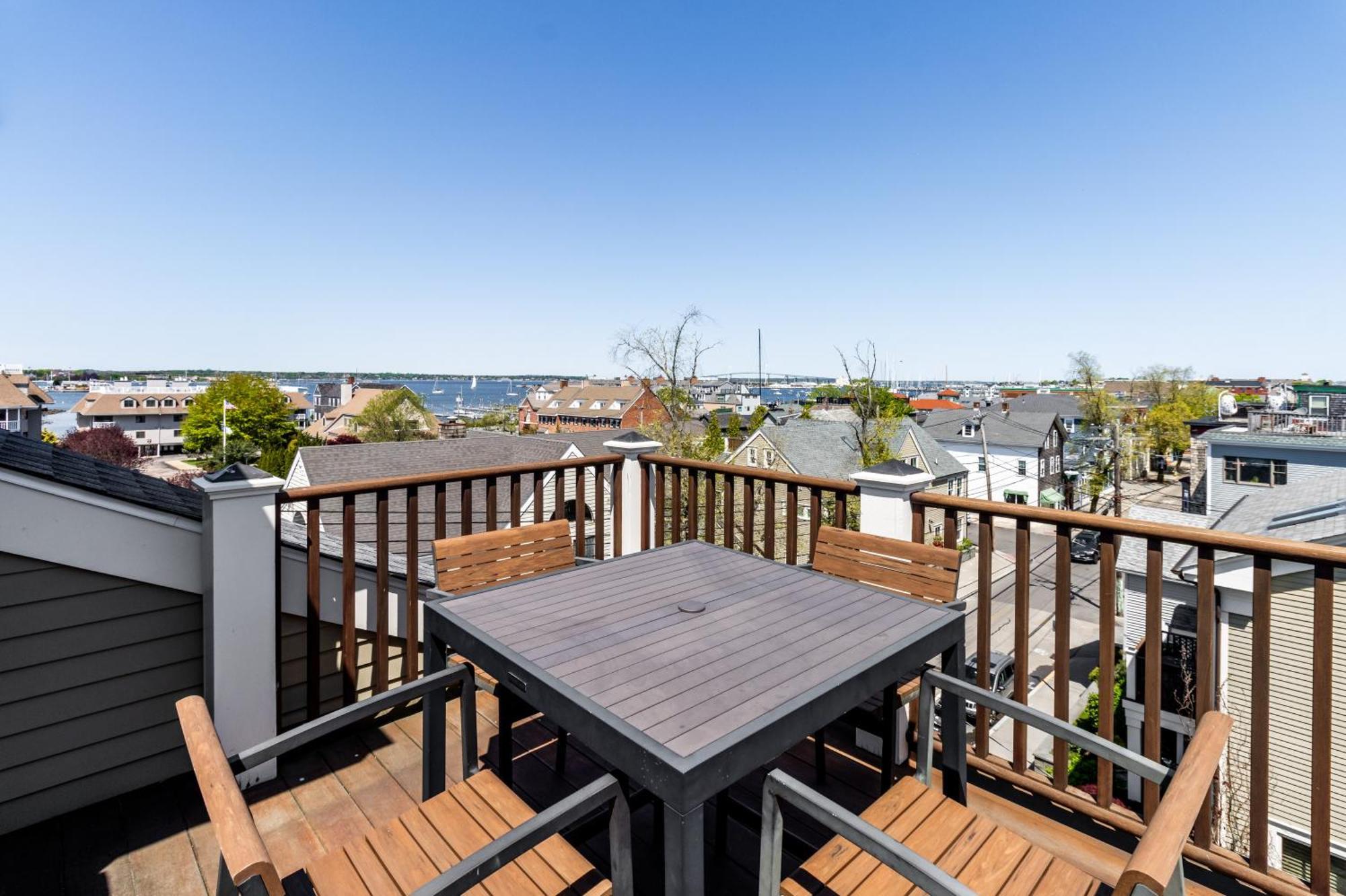 Апартаменты The Newport Lofts - 548 Thames Street Экстерьер фото